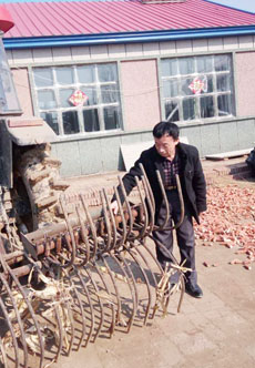 伊通縣營城子鎮(zhèn)農(nóng)機站春季檢修忙(圖文)