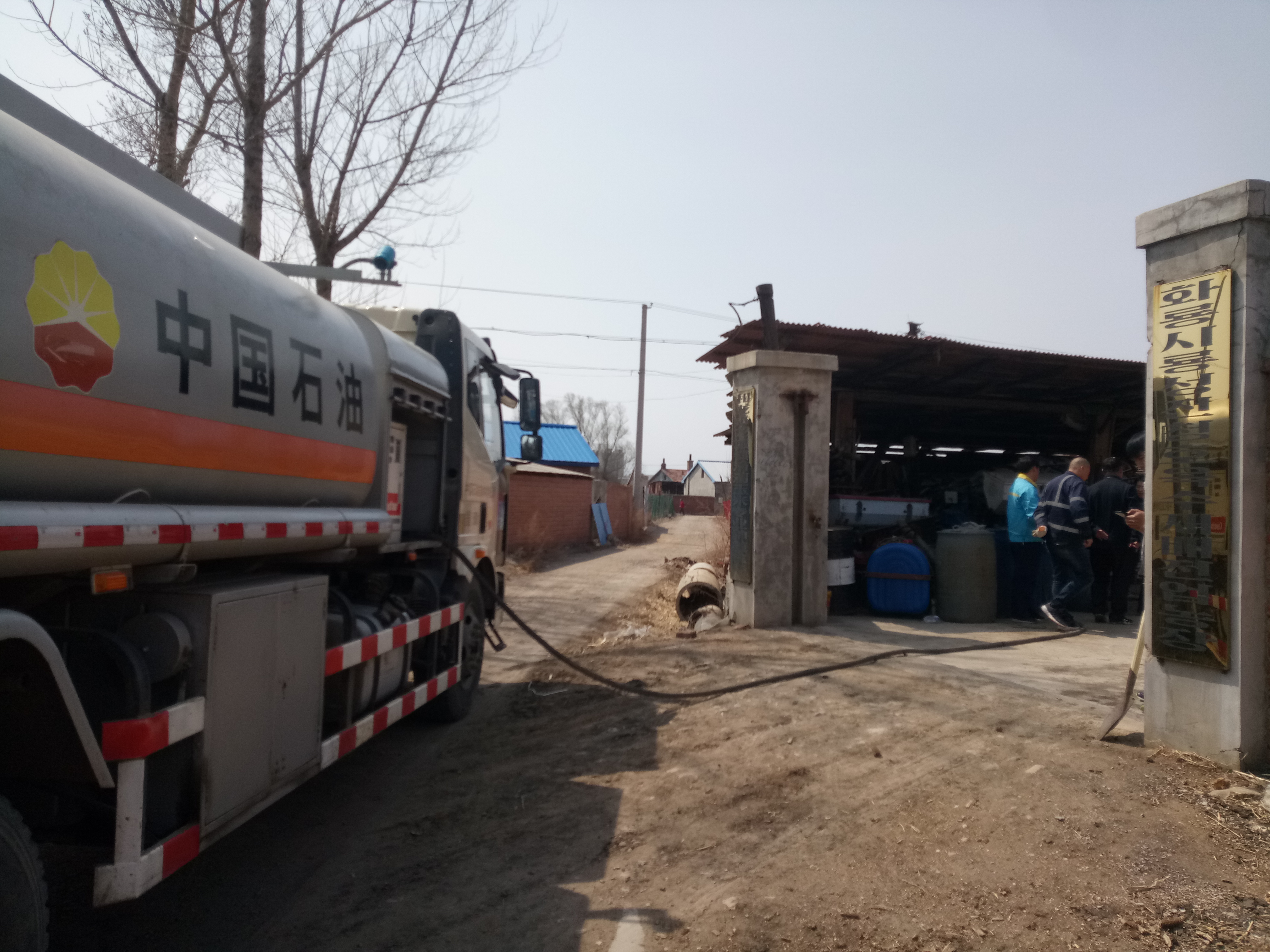和龍市農(nóng)機管理總站送油下鄉(xiāng)、服務(wù)三農(nóng)
