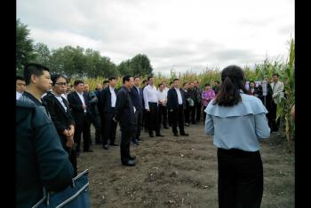 李明市長、張偉區(qū)長一行參加白城市農(nóng)業(yè)農(nóng)村新技術(shù)新模式推廣現(xiàn)場會(huì)
