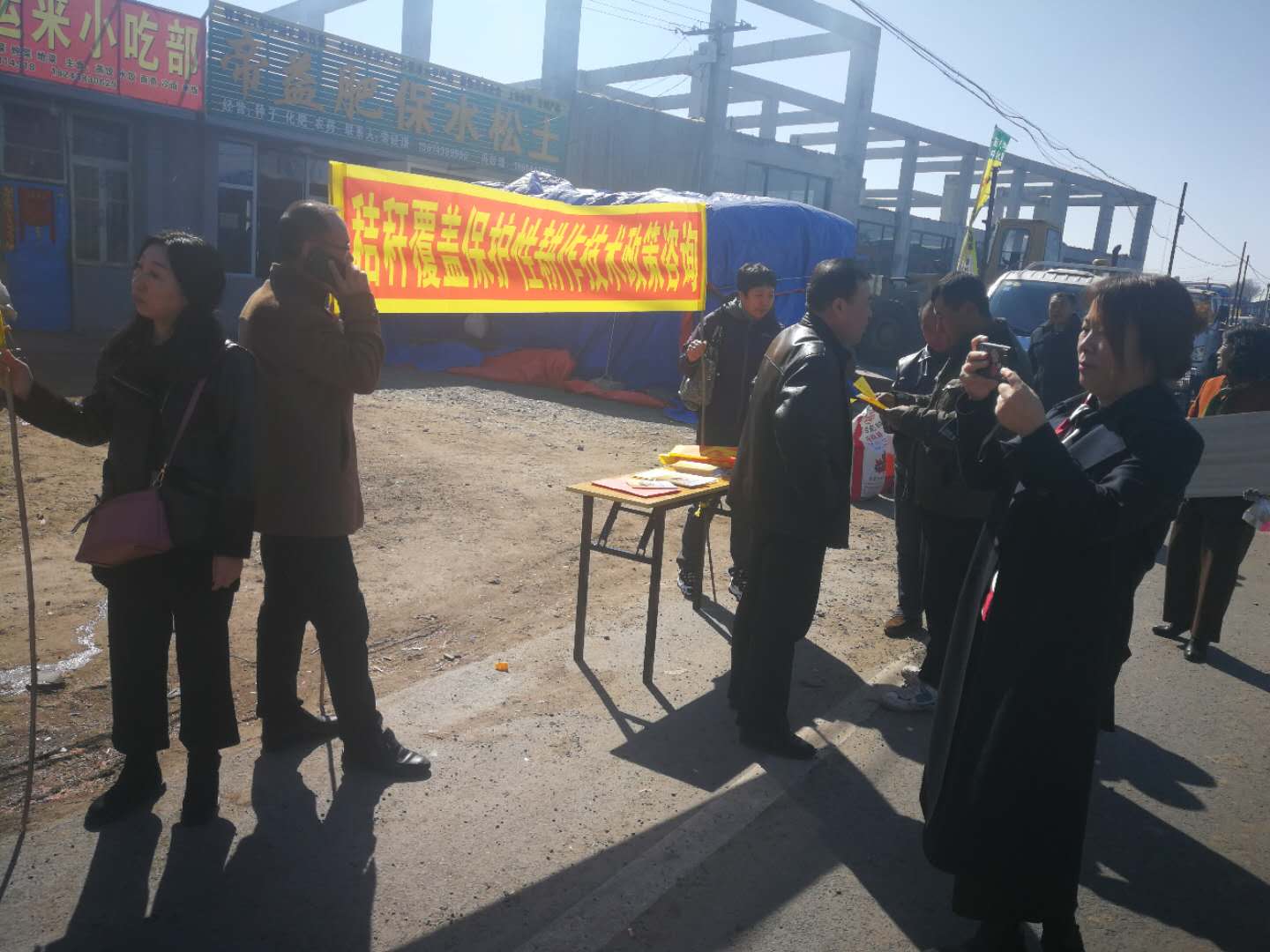 寧江區(qū)農(nóng)機(jī)局開展保護(hù)性耕作技術(shù)、政策宣傳活動(圖文)