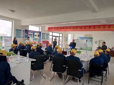 雙遼市遼東街勃山村農(nóng)機(jī)化 農(nóng)民田間學(xué)校開(kāi)課了(圖文)