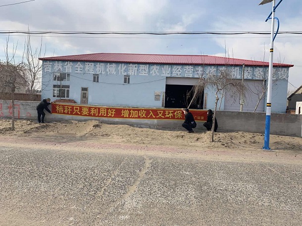 雙遼市農(nóng)機推廣站深入村屯宣傳保護性耕作技術(shù)(圖文)