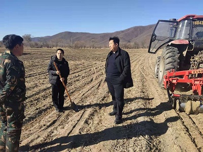 琿春市認真做好農(nóng)機深松整地作業(yè)跟蹤檢查工作