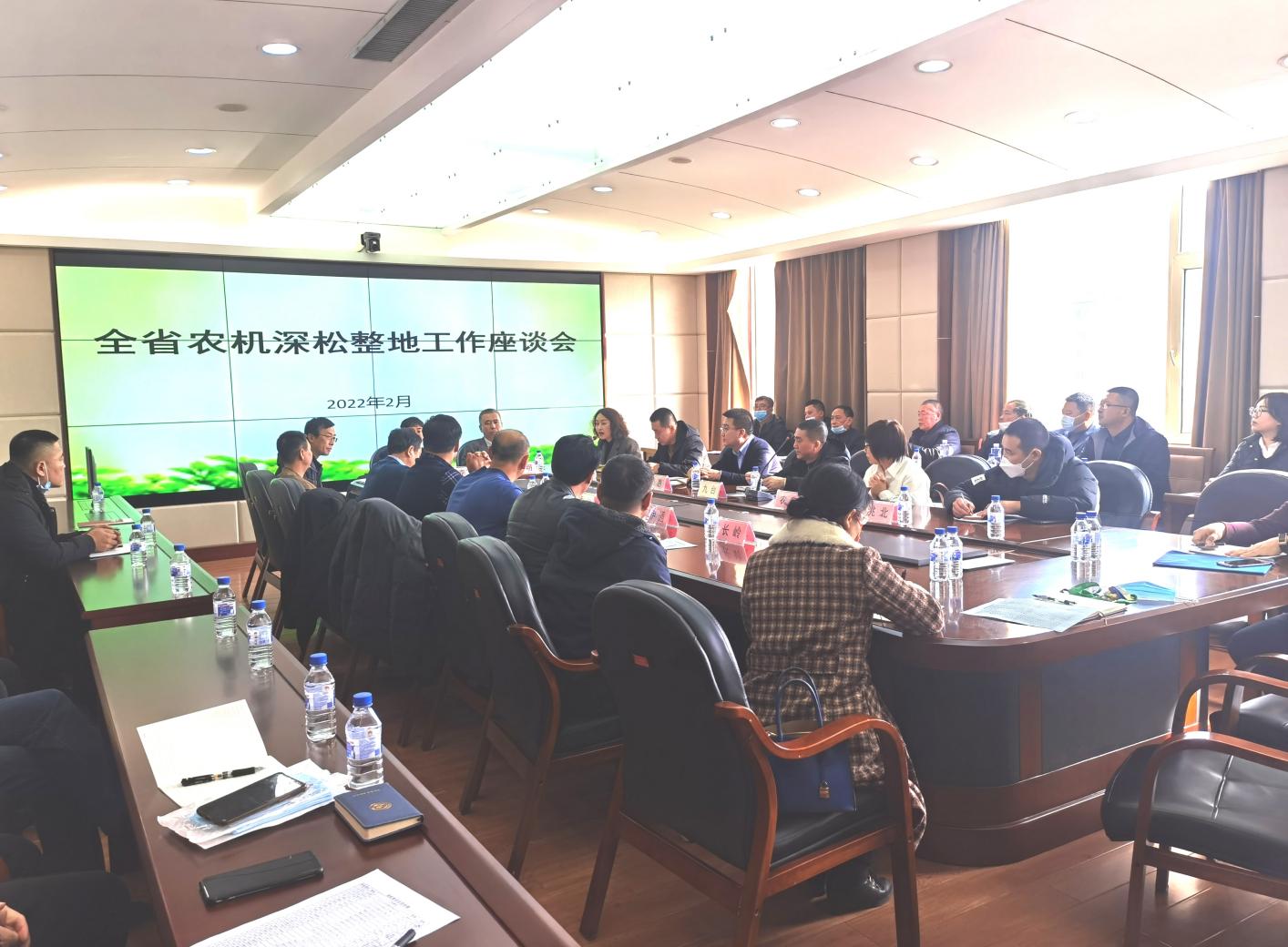 吉林省農(nóng)業(yè)機(jī)械化管理中心召開全省農(nóng)機(jī)深松整地工作座談會(huì)