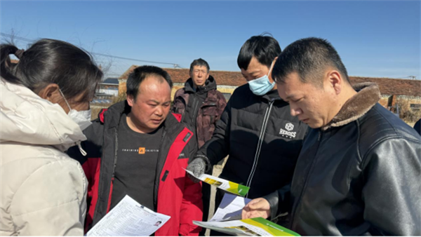 市農(nóng)機總站走進東盛涌鎮(zhèn)太平村開展保護性耕作宣傳活動
